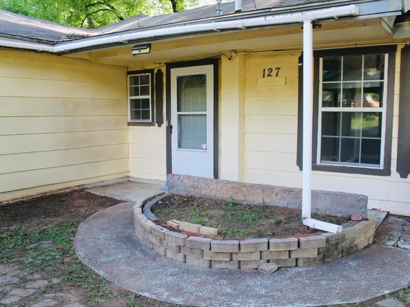 127 E Missouri Ave, Waurika, OK 73573