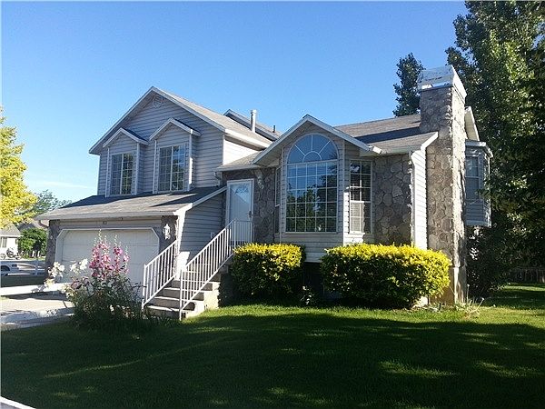 Beautiful home, beautiful neighborhood