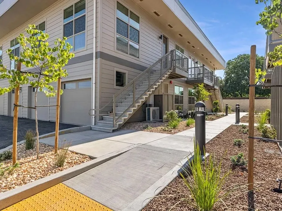 Vantage Pointe East
