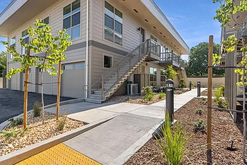 Vantage Pointe East Photo 1