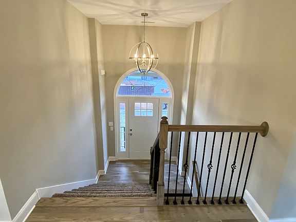 2nd image of 204 Cedar Spgs