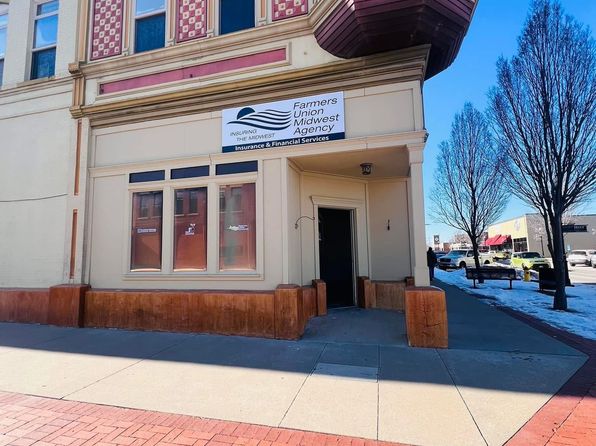 1800 Main St