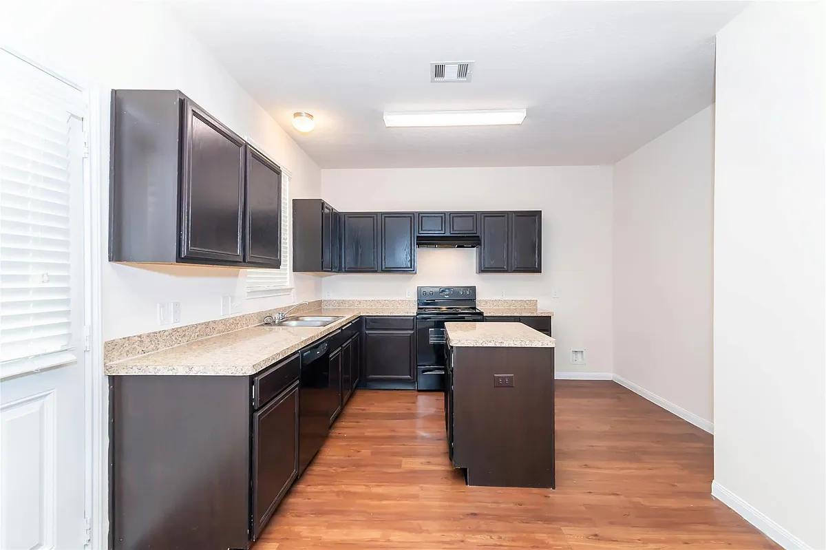 Building Photo - 6254 Brenwood Cir