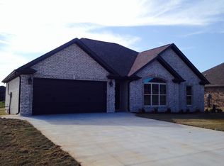 128 Cottonwood Dr, Muscle Shoals, AL 35661