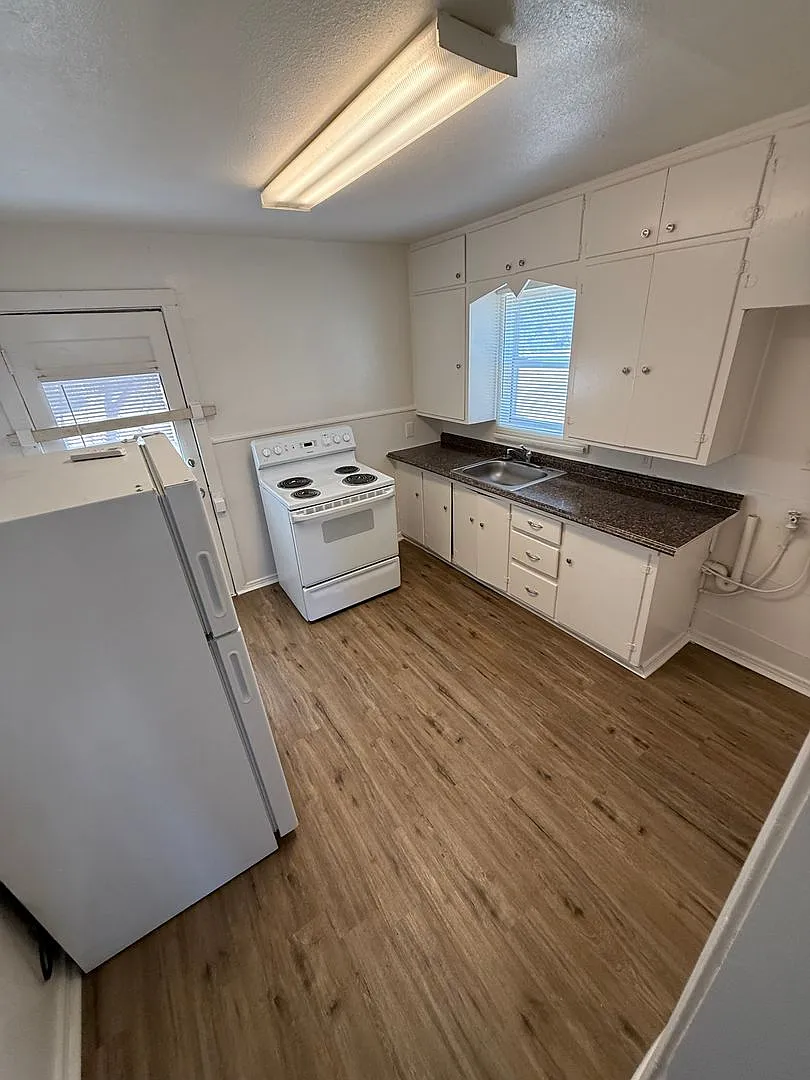 2 bedroom 1 bathroom house now leasing! — Photo 2