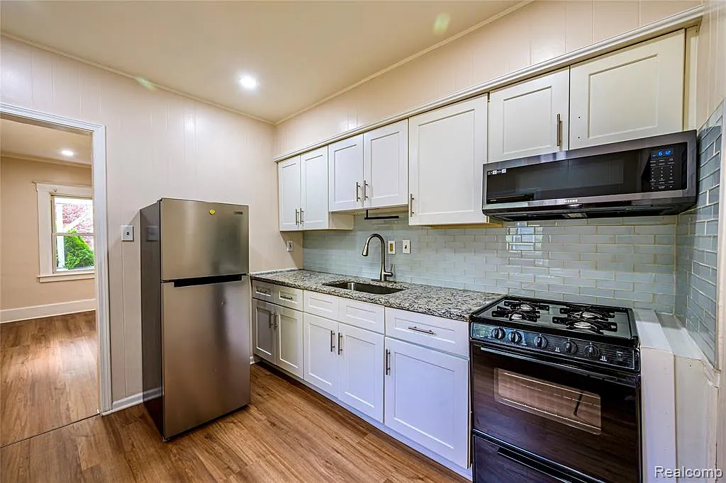 2 bed, 940 sqft, $1,785 — Photo 2