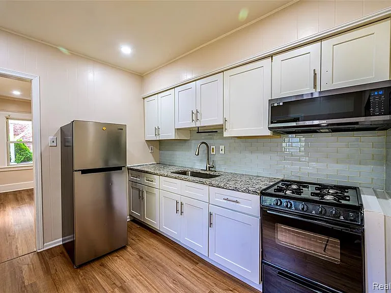 3226 Grayson St — Photo 2
