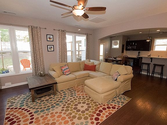 3rd image of 322 Sylvias Ct
