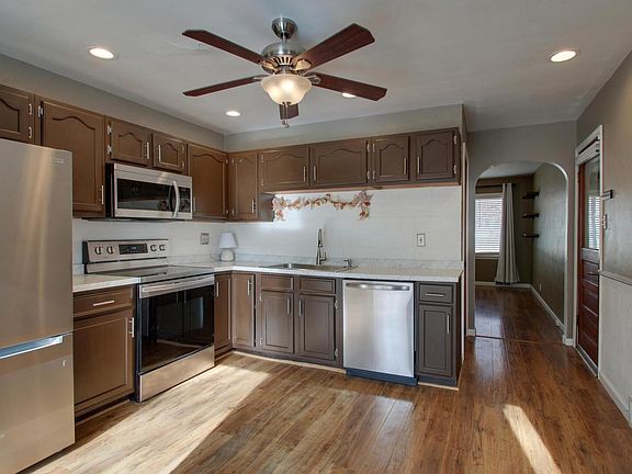 4th image of 2934 Hampshire St