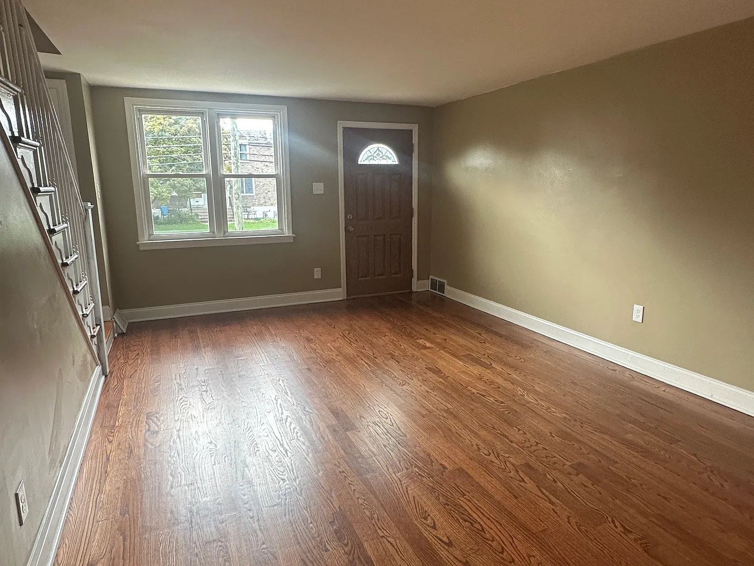3 bed, 1120 sqft, $2,300 — Photo 3