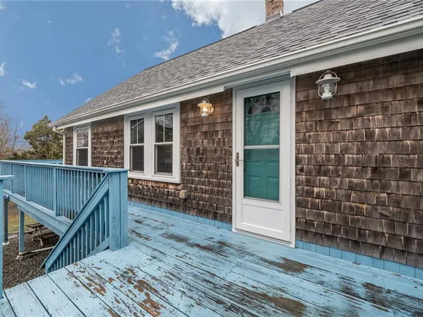 31 Hemlock Ave, Narragansett, RI 02882