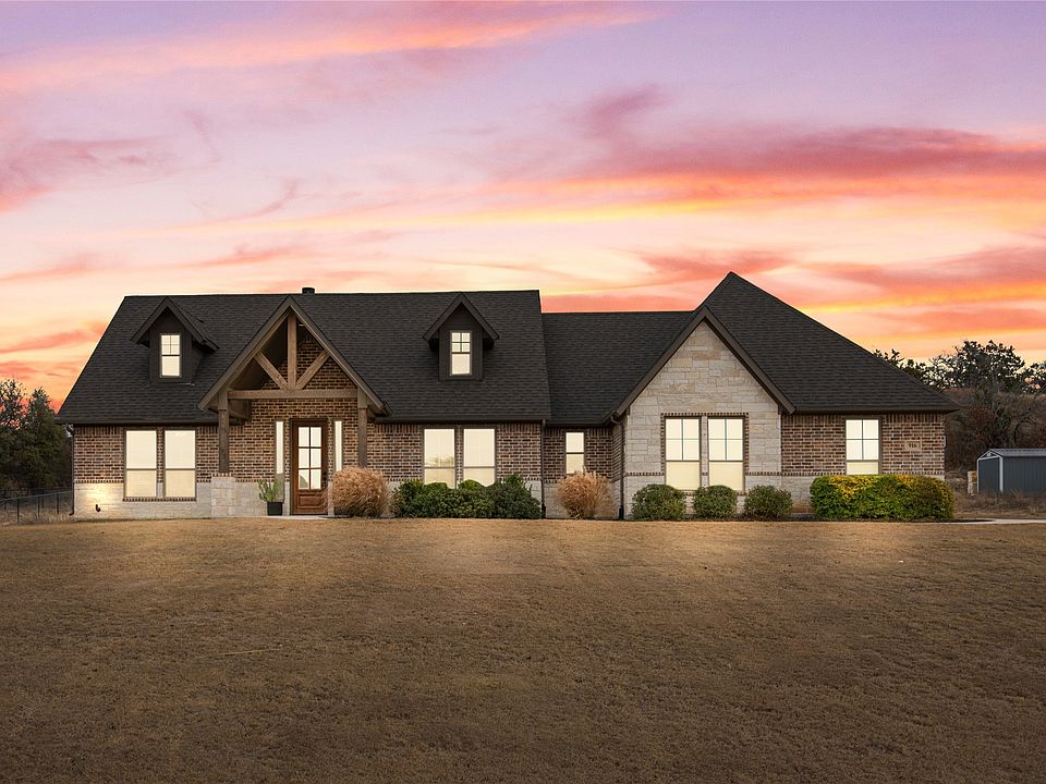 1st image of 916 Silver Leaf Dr