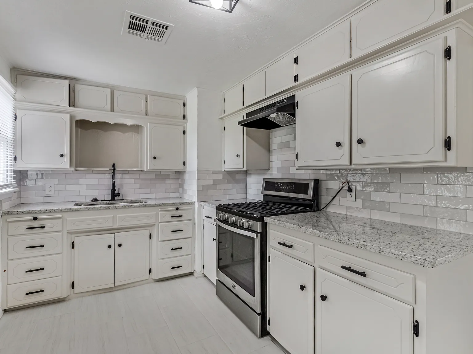 3 bed, 984 sqft, $1,600 — Photo 4