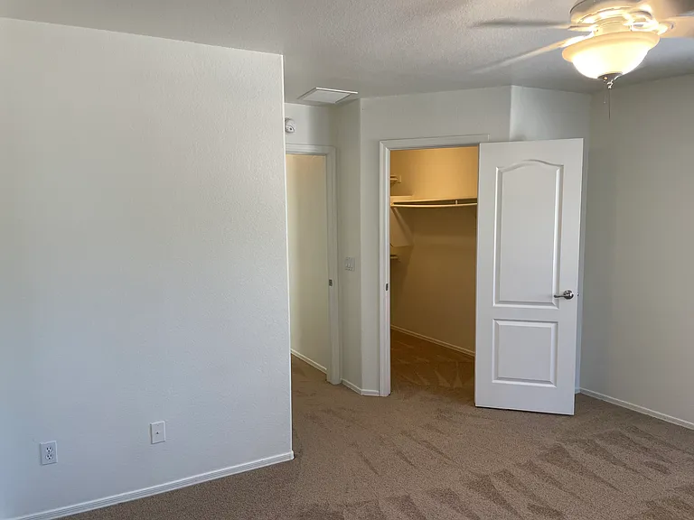 6831 S 33rd Dr — Photo 12