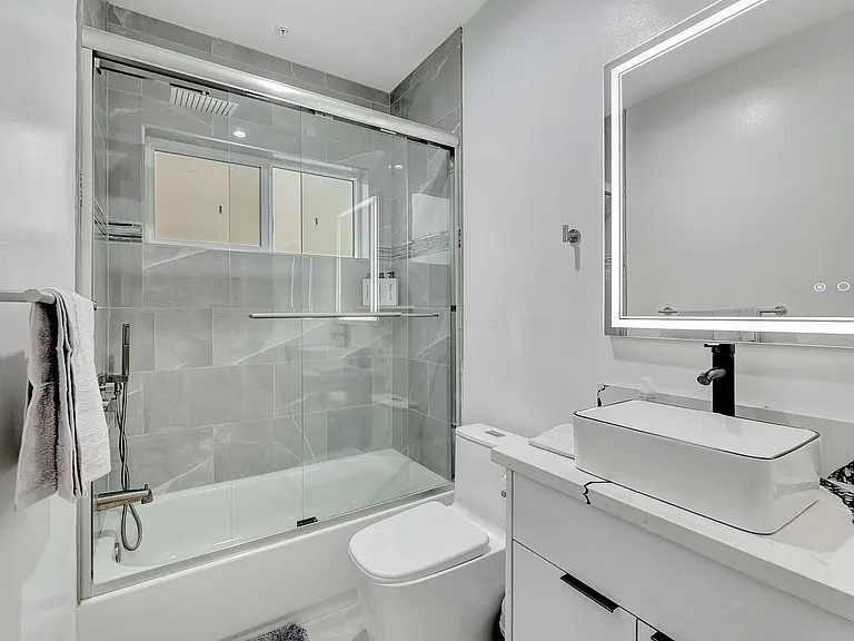 MH 546 N Harvard Blvd — Photo 12