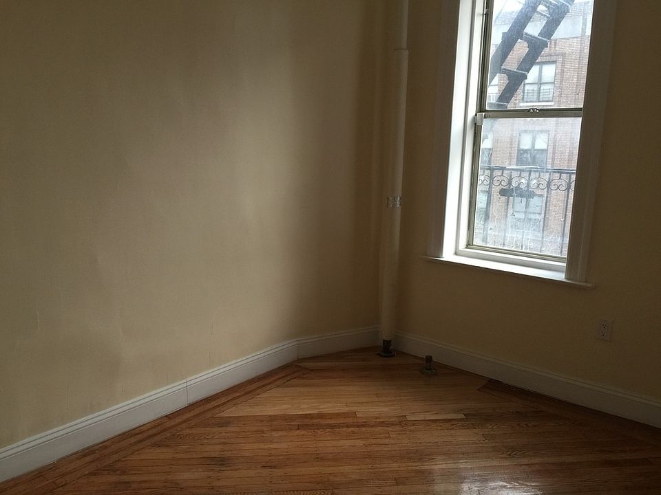 2nd image of 10425 195th St APT 3H
