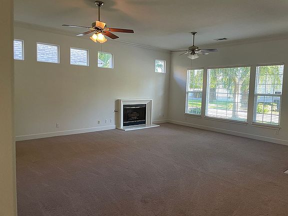 3rd image of 117 Stockdale Cir