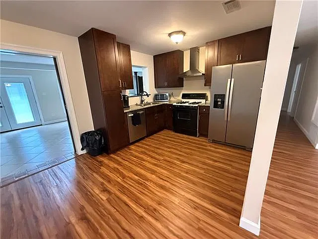 4 bed, 2.0 bath, 1540 sqft, $2,250 — Photo 3