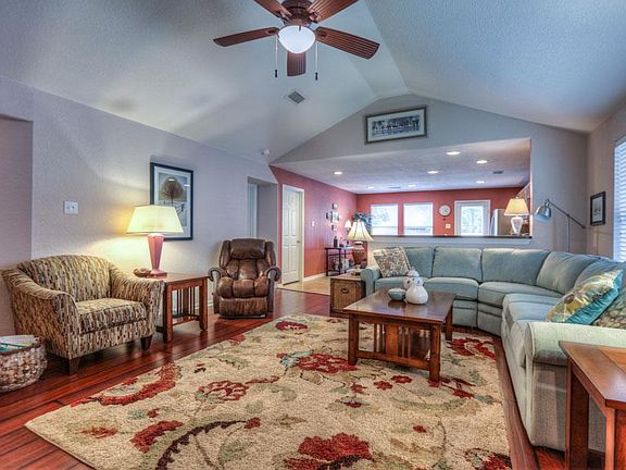 5th image of 215 W Misty Dawn Dr
