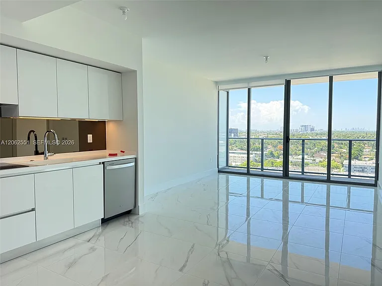 1170 E Hallandale Bch #1106 — Photo 6