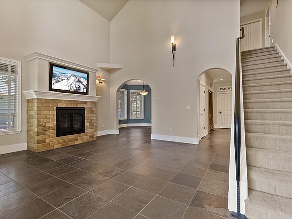4th image of 3025 NW Fairway Heights Dr