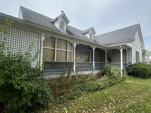 403 W Center St, Galax, VA 24333