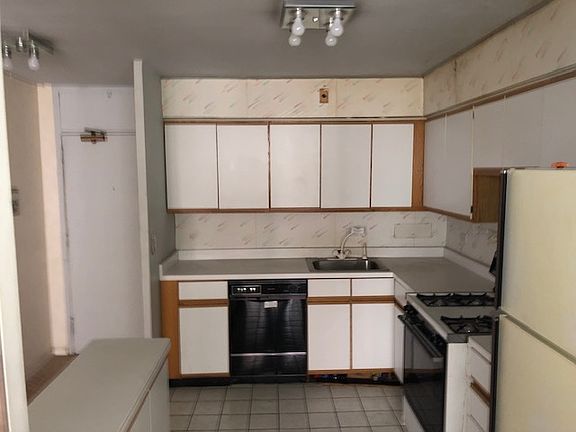 3rd image of 1000 N Lake Shore Dr APT 401
