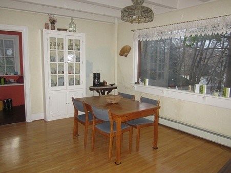 5th image of 402 Vivian St