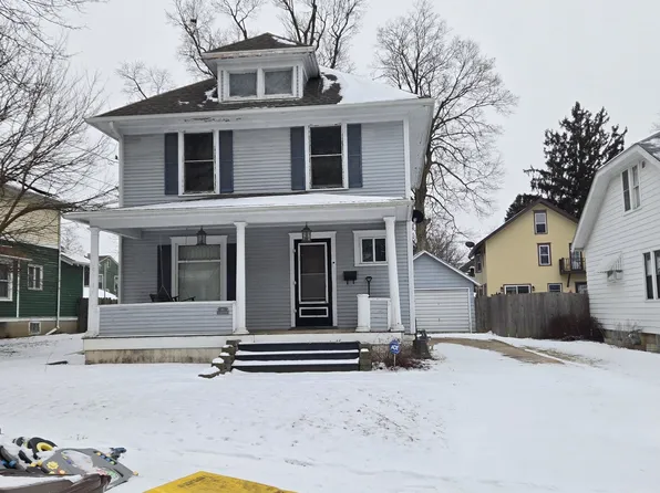 25 E Roosevelt St, Freeport, IL 61032