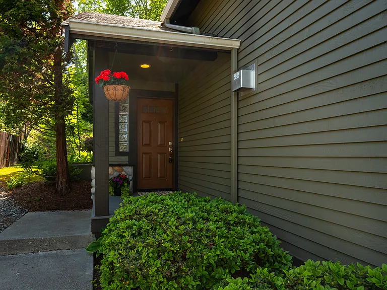 1405 Edwards St — Photo 31
