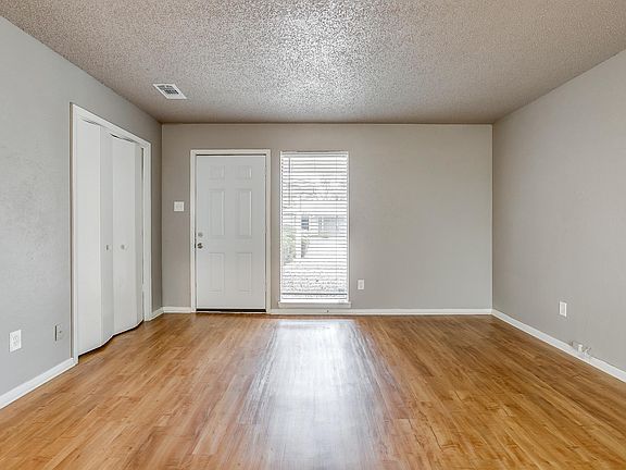 3rd image of 326 W Mustang St