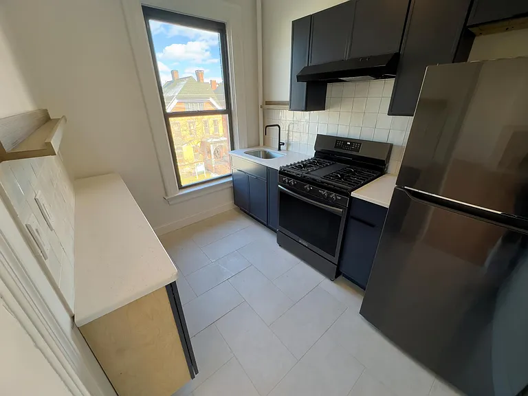 48 Trumbull St #3 — Photo 10