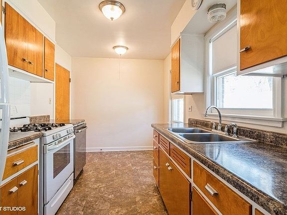 3rd image of 310 N 8th Ave