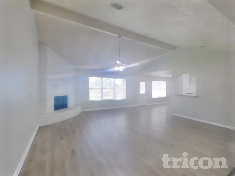 1391 Tenderden Dr — Photo 2
