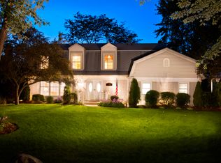 1346 W Saint James Ct, Palatine, IL