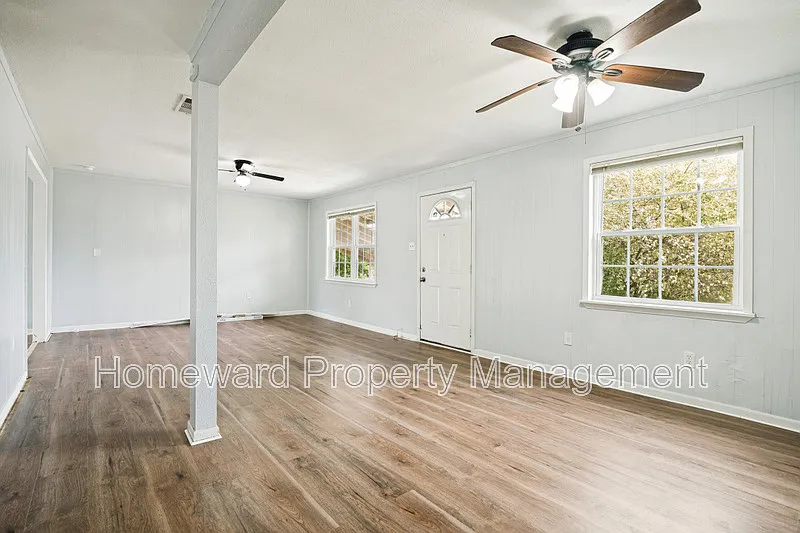 3 bed, 2.0 bath, 1325 sqft, $1,500 — Photo 3