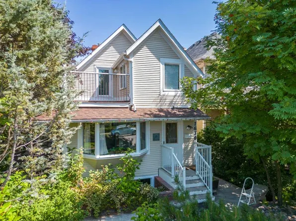 1630 W 7th St NW, Calgary, AB T2M 3H6