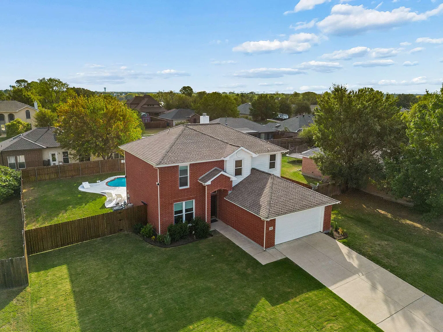 4 bed, 1982 sqft, $3,999 — Photo 2