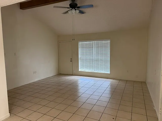 3 bed, 1350 sqft, $1,300 — Photo 2