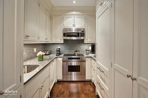 Sold by Sotheby's International Realty | media 3