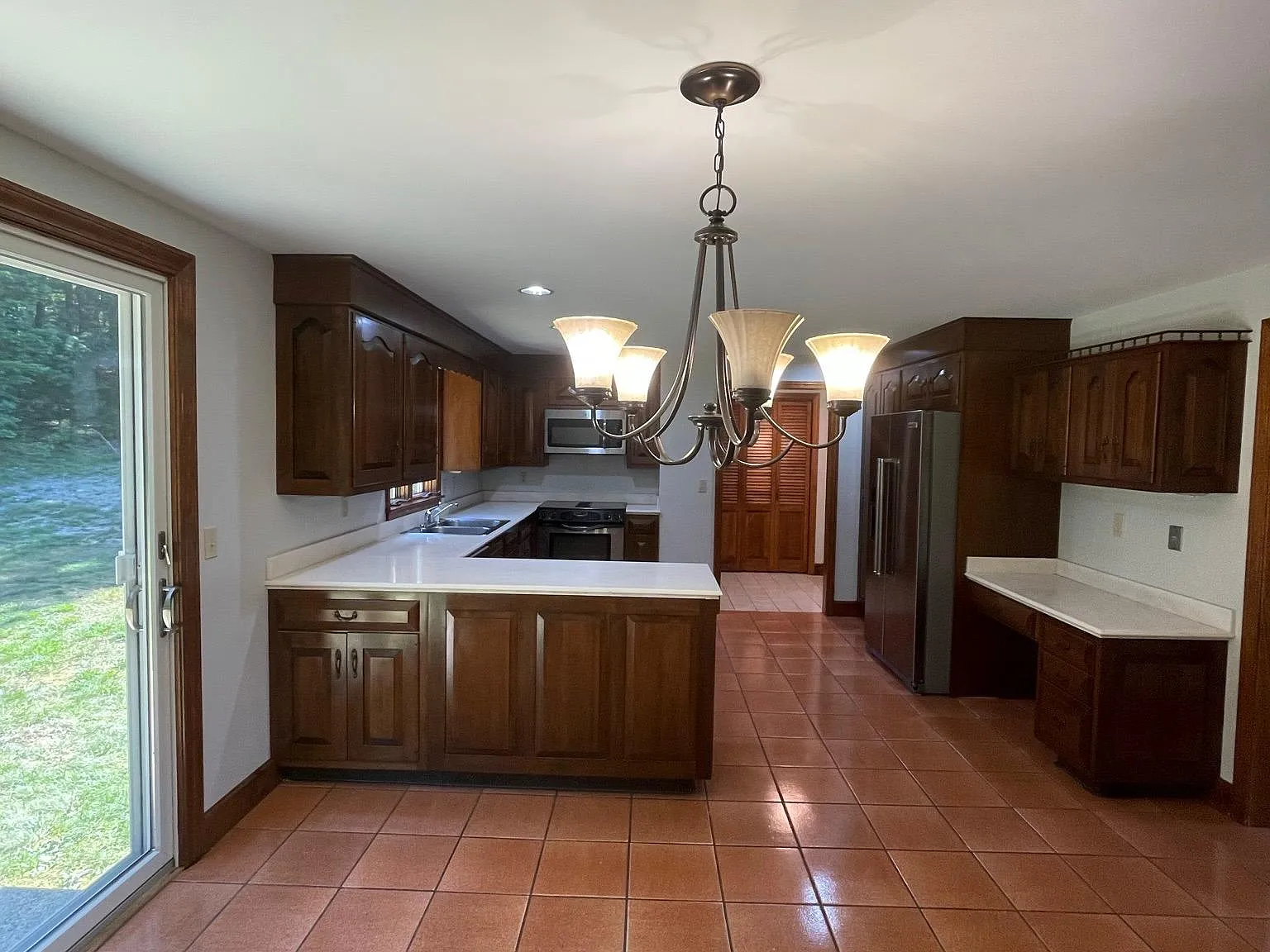 4 bed, 2.5 bath, 3184 sqft, $4,400 — Photo 4