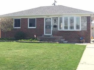 25294 Pattow St, Roseville, MI 48066