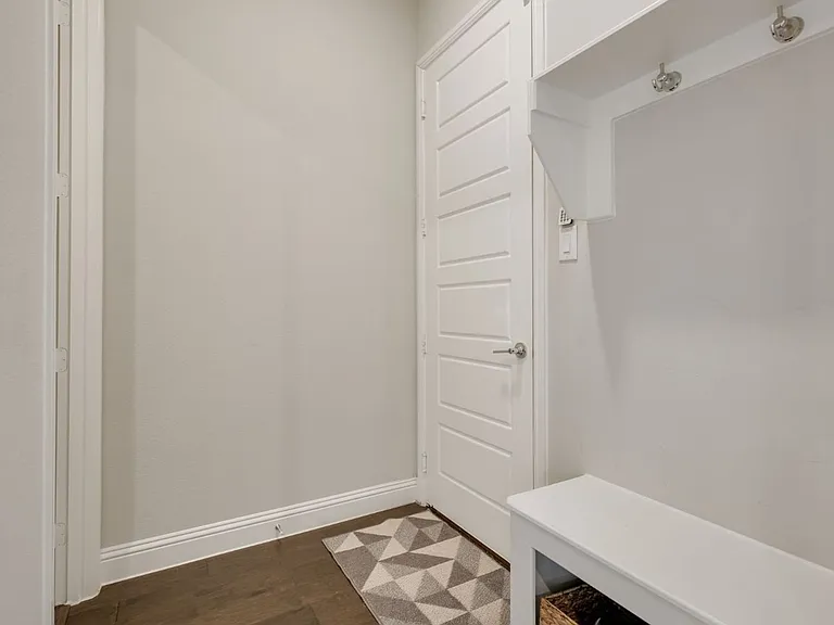 6842 Gavin Dr — Photo 16