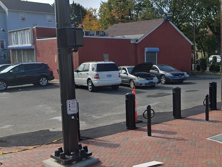 885 Albany Ave #A — Photo 9