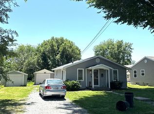 652 E Mitchell St, Marshall, MO 65340