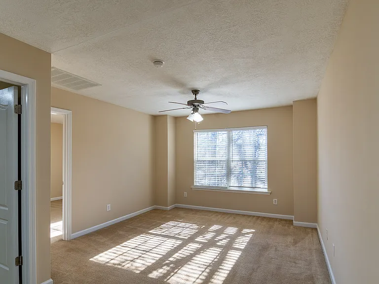 700 Keyes Dr — Photo 16