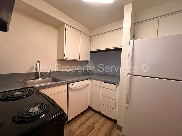 607 R St — Photo 6