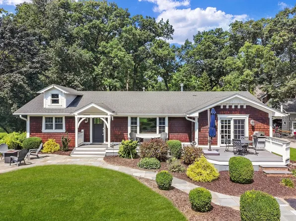 962 Shabbona DRIVE, Fontana, WI 53125