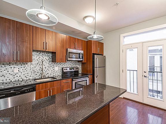 4th image of 2012 W Girard Ave APT 5B