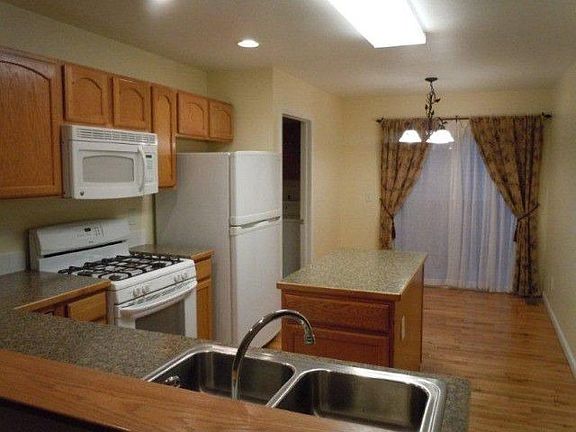 3rd image of 1666 Pierson Ct